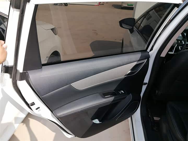 Фото 29 - BYD Song Max