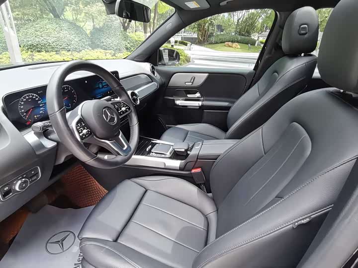 Фото 11 - Mercedes-Benz GLB-Class