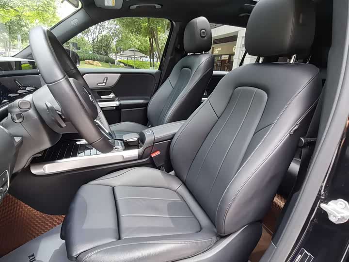 Фото 12 - Mercedes-Benz GLB-Class