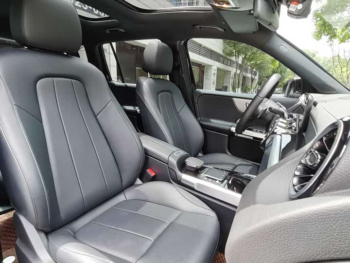 Фото 13 - Mercedes-Benz GLB-Class