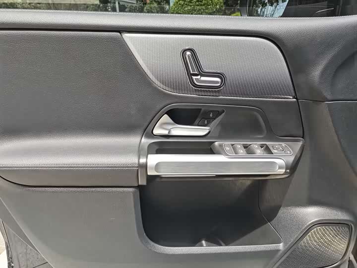 Фото 19 - Mercedes-Benz GLB-Class