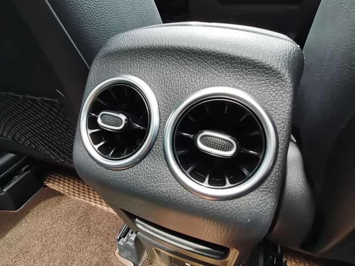 Фото 25 - Mercedes-Benz GLB-Class