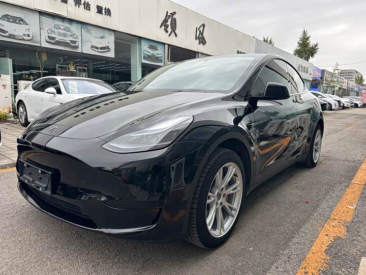 Фото 1 - Tesla Model Y