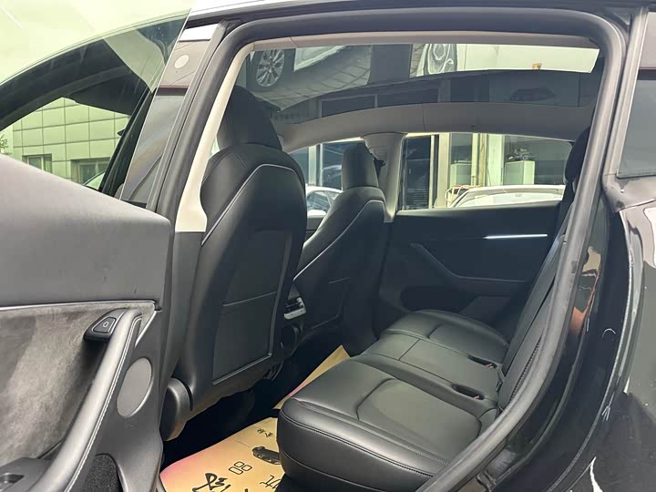 Фото 12 - Tesla Model Y