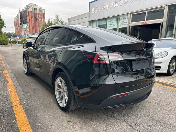 Фото 15 - Tesla Model Y