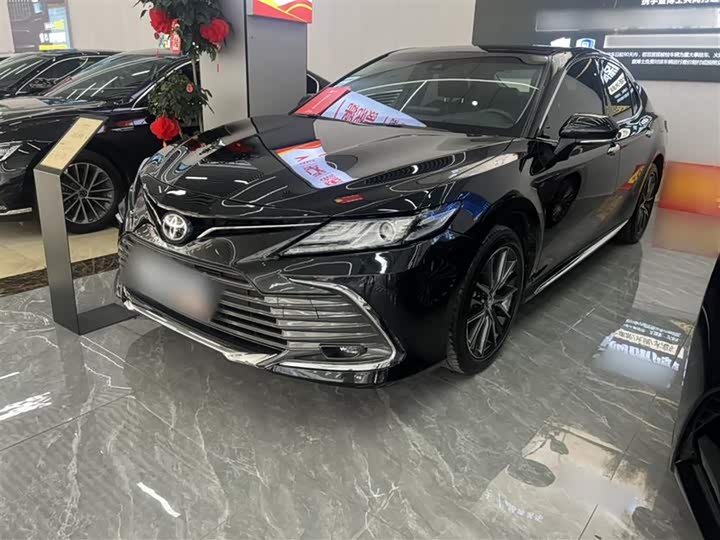 Фото 1 - Toyota Camry