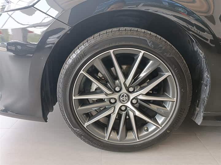 Фото 11 - Toyota Camry