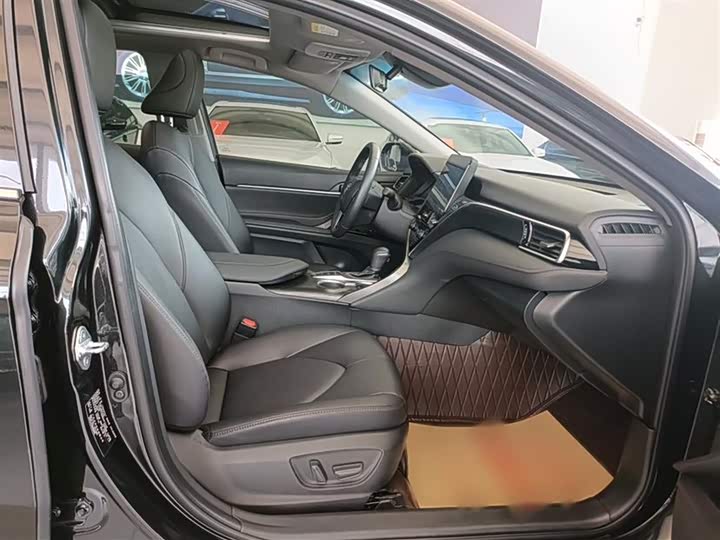 Фото 15 - Toyota Camry