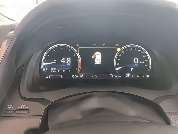 Фото 3 - Toyota Camry