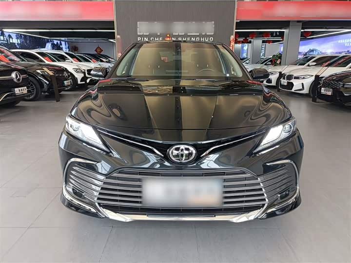 Фото 5 - Toyota Camry