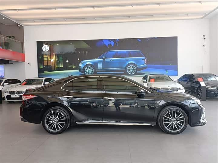 Фото 6 - Toyota Camry