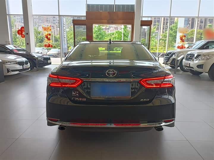 Фото 9 - Toyota Camry