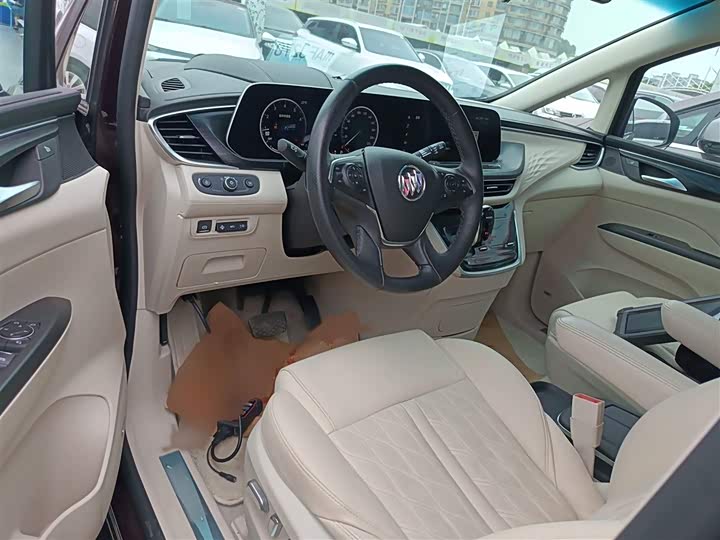 Фото 10 - Buick GL8 ES