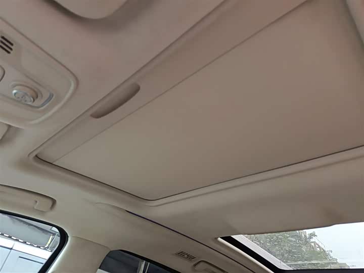 Фото 18 - Buick GL8 ES