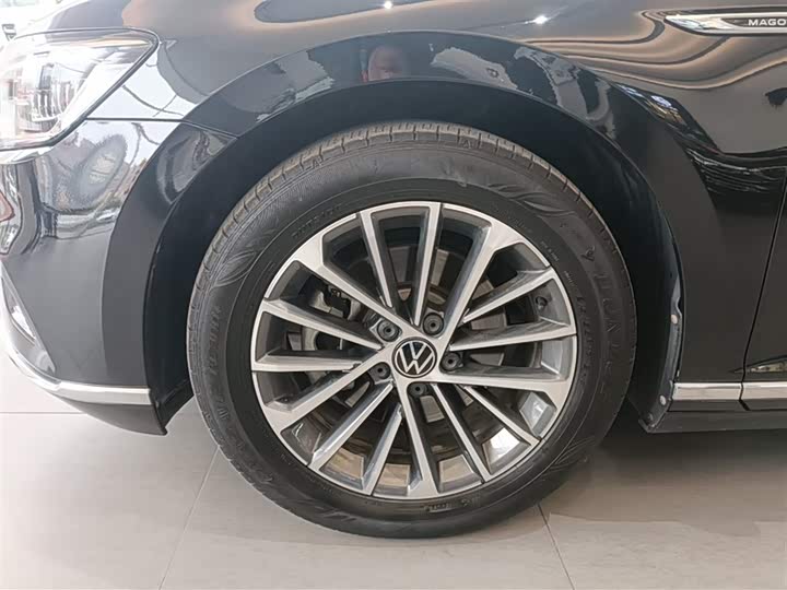 Фото 10 - Volkswagen Magotan