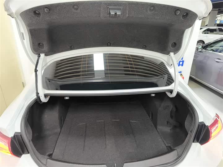 Фото 19 - Chevrolet Malibu XL