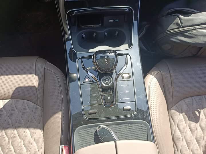 Фото 14 - BYD Han