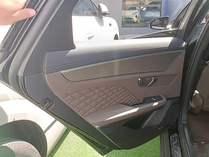 Фото 29 - BYD Han