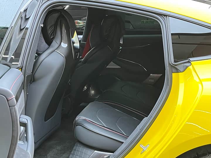 Фото 8 - Xiaomi SU7 Ultra