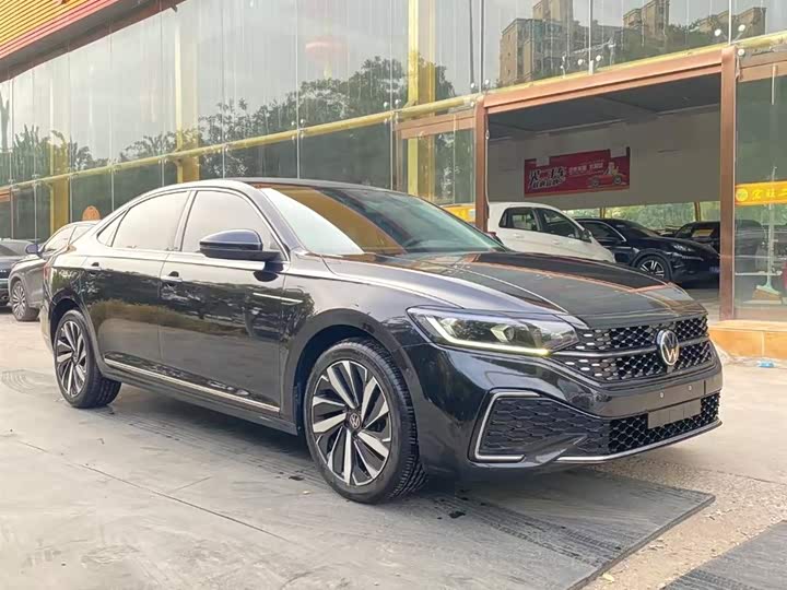 Фото 12 - Volkswagen Passat