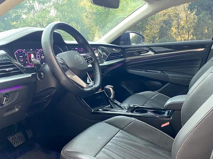 Фото 17 - Volkswagen Passat