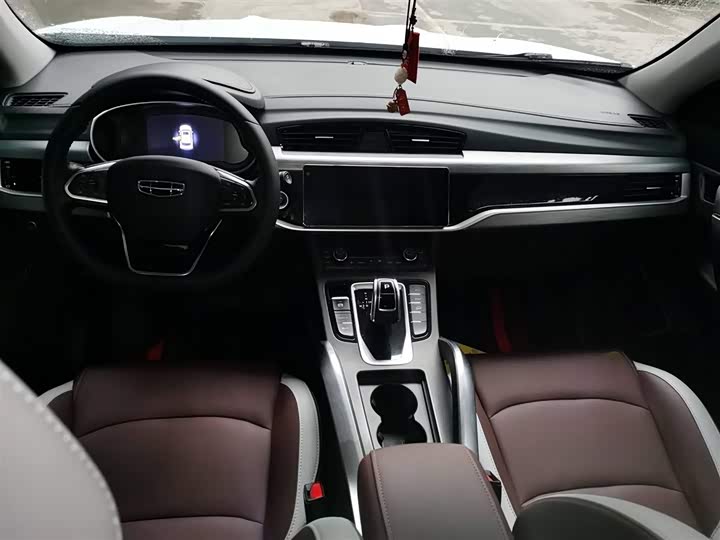 Фото 10 - Geely Atlas