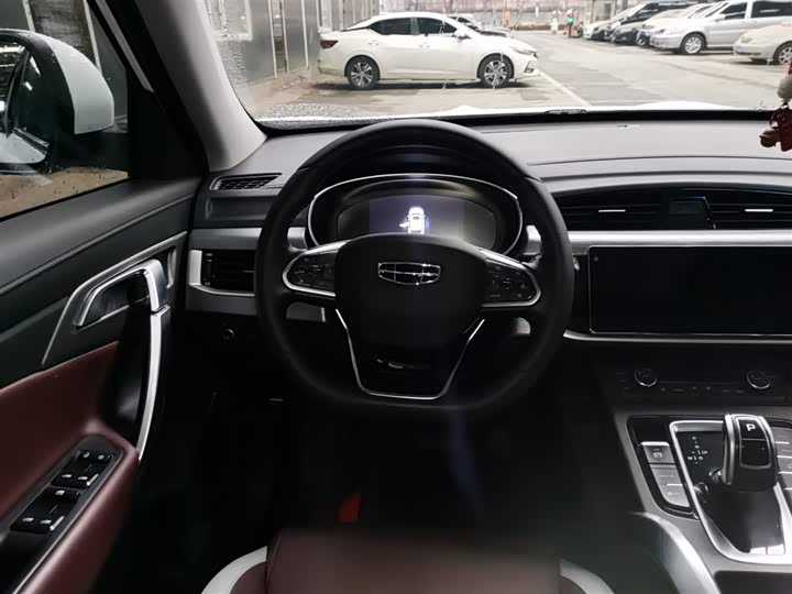 Фото 11 - Geely Atlas