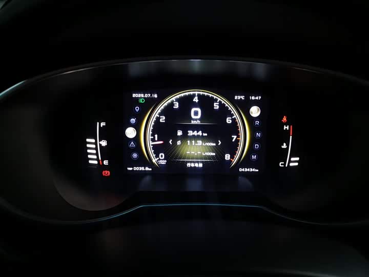 Фото 12 - Geely Atlas