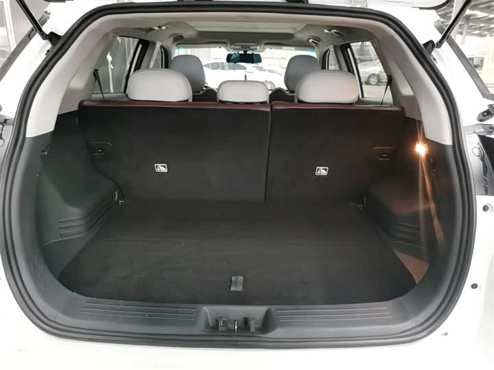 Фото 19 - Geely Atlas