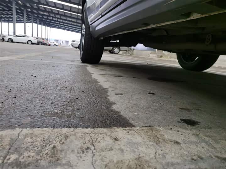 Фото 21 - Geely Atlas