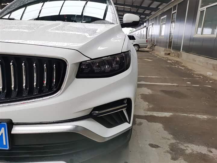 Фото 24 - Geely Atlas