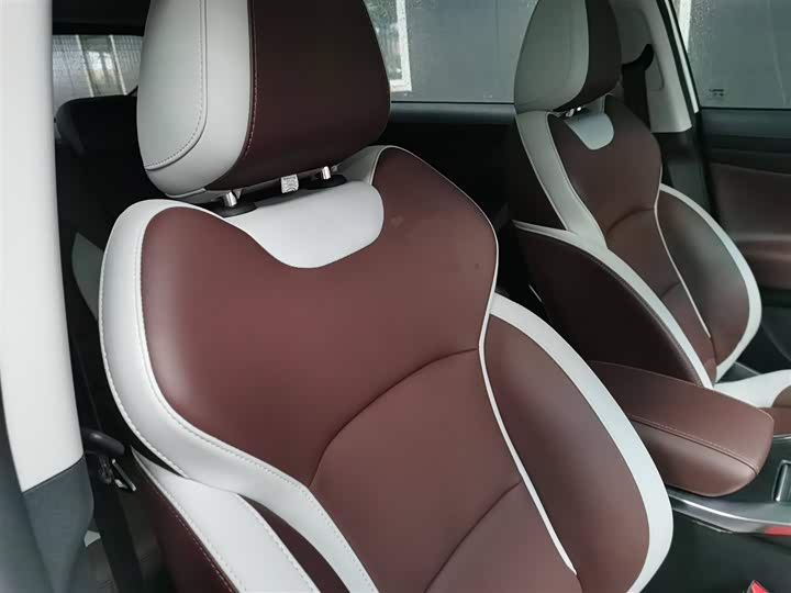 Фото 25 - Geely Atlas