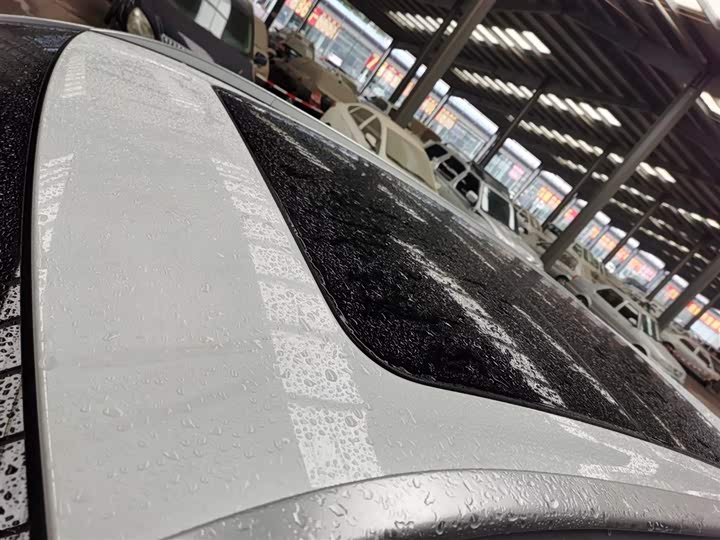 Фото 31 - Geely Atlas