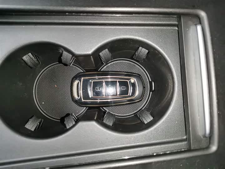 Фото 9 - Geely Atlas