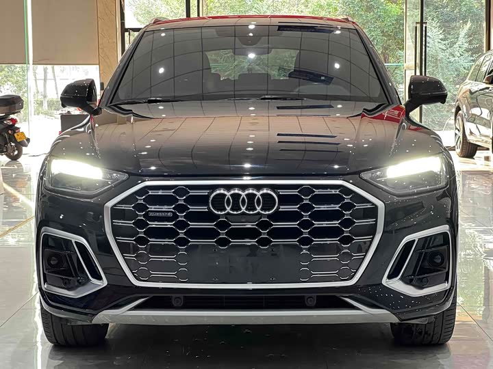 Фото 2 - Audi Q5L