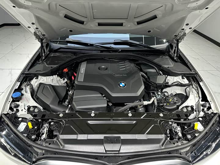 Фото 23 - BMW 3 Series