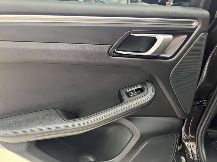 Фото 13 - Porsche Macan