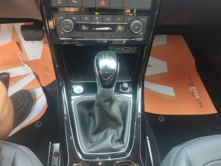 Фото 14 - Volkswagen Tharu