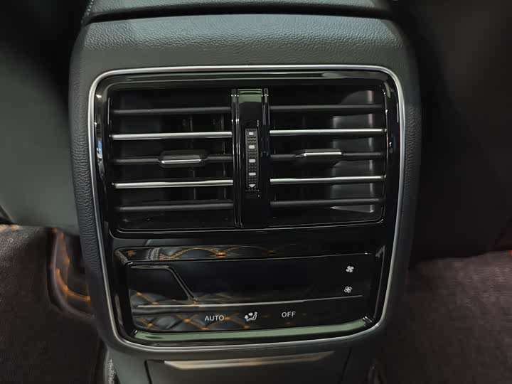 Фото 14 - Volkswagen Magotan