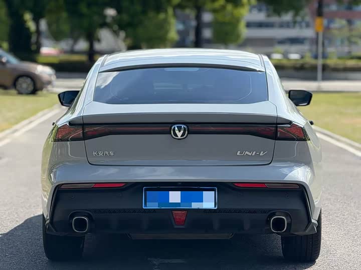 Фото 8 - Changan UNI-V