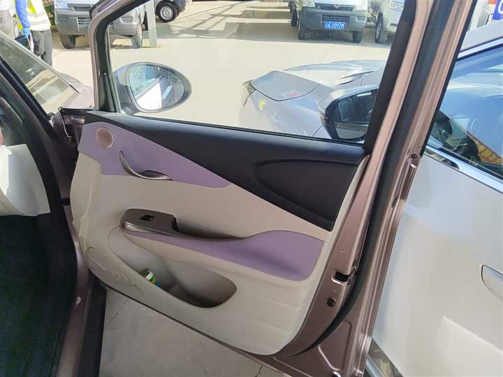 Фото 27 - BYD Dolphin