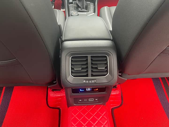 Фото 13 - Volkswagen Tiguan L Pro