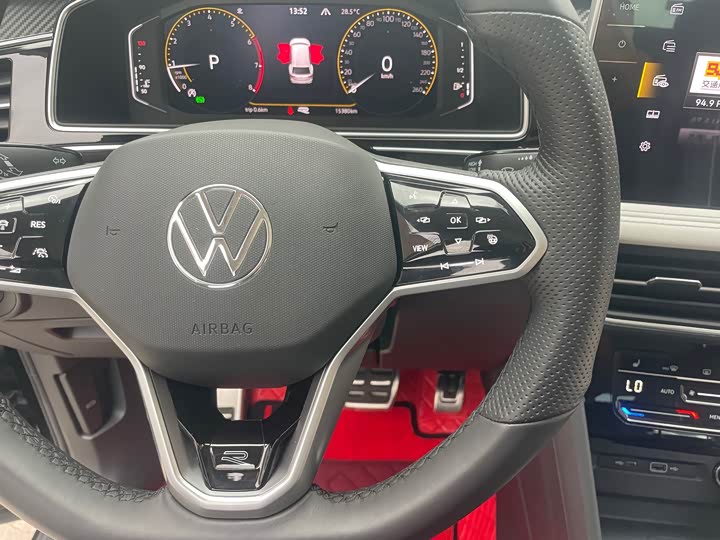 Фото 17 - Volkswagen Tiguan L Pro