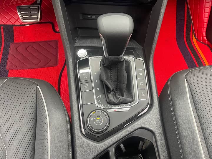 Фото 18 - Volkswagen Tiguan L Pro