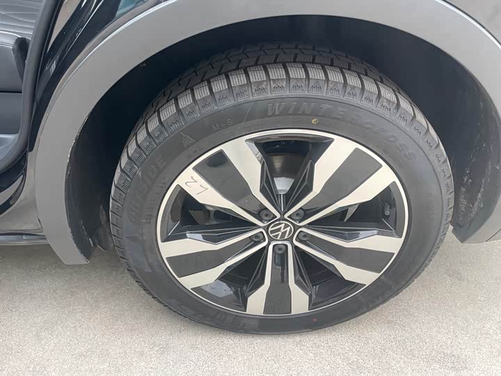 Фото 19 - Volkswagen Tiguan L Pro