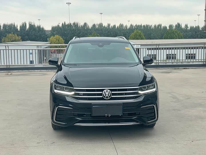 Фото 2 - Volkswagen Tiguan L Pro