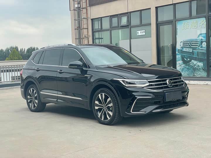 Фото 3 - Volkswagen Tiguan L Pro