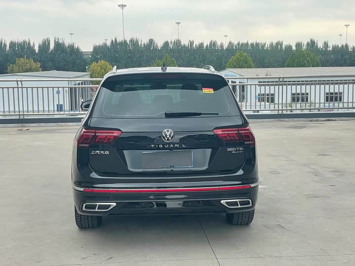 Фото 4 - Volkswagen Tiguan L Pro
