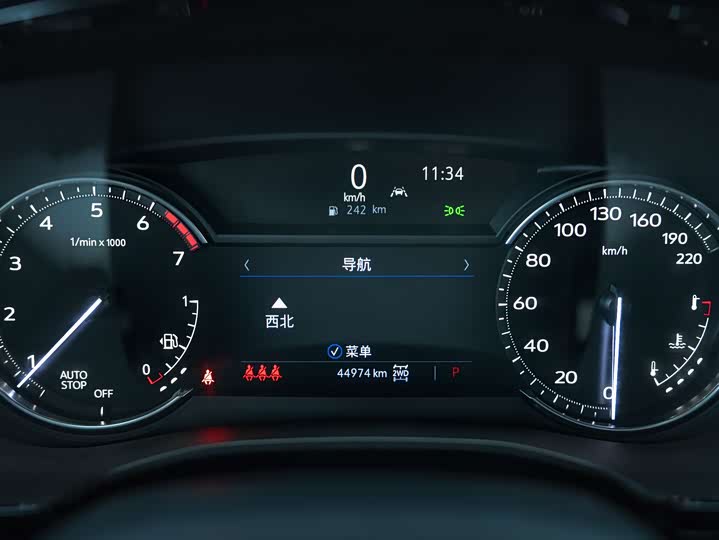 Фото 11 - Cadillac XT6