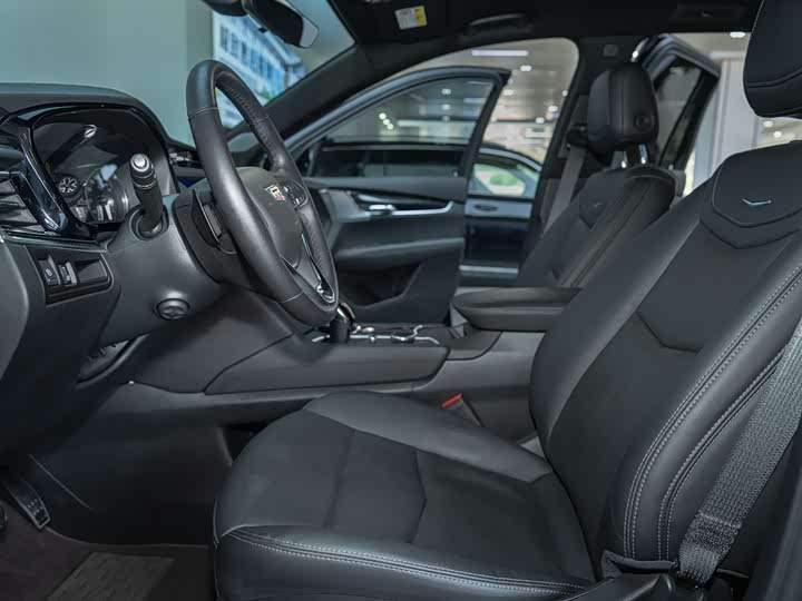 Фото 9 - Cadillac XT6